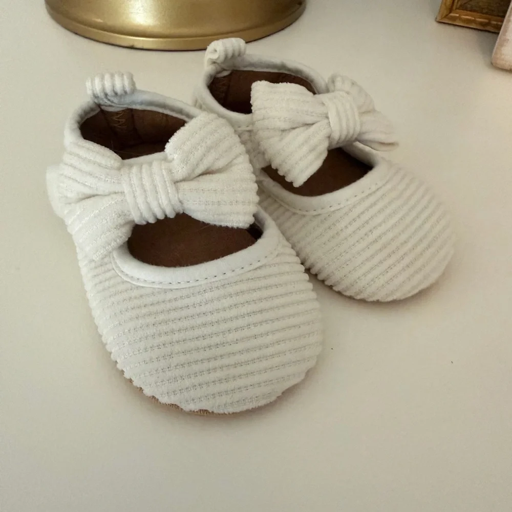 Baby Girl Ribbed Bow Mary Jane Shoes in White